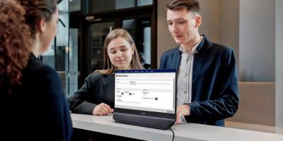 Philips показала монитор, который выводит картинку с двух сторон