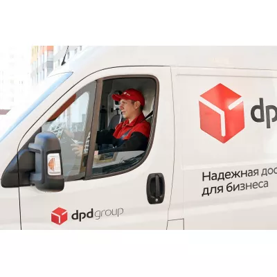 Курьеры на люксовых автомобилях не удивляют россиян