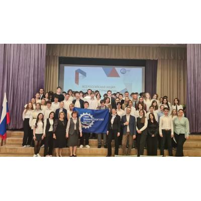 Будущие инженеры: в 1-м МОК состоялось посвящение в старшеклассники