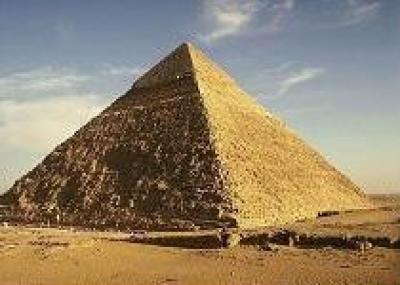 Американец пытался влезть на вершину пирамиды Хеопса
