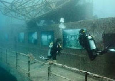 В Греции появилась подводная галерея фотографий