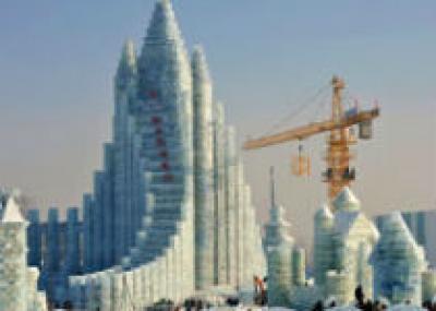 В китайском городе Харбин открывается фестиваль гигантских ледяных замков и скульптур