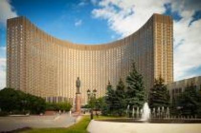 Столичный гостиничный комплекс Космос рекомендует посетить ВДНХ в июне