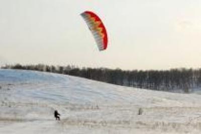 В празднике «Алтайская зимовка» примут участие сноукайтеры и мотопарапланеристы