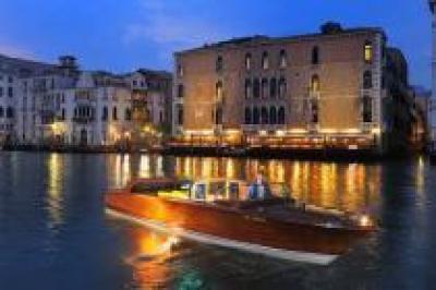 Сервис водных такси в Венеции стал более доступным