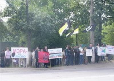 Жители поселка Бутово заблокировали городскую стройку