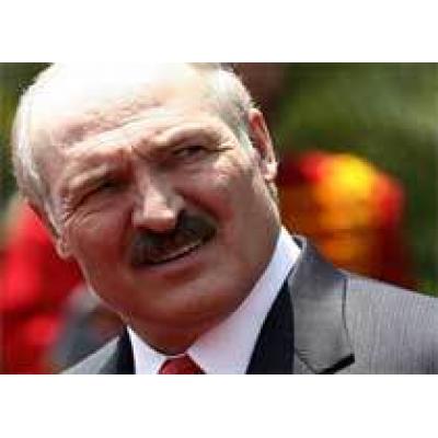 Лукашенко одолжил деньги, но перекрывает транзит