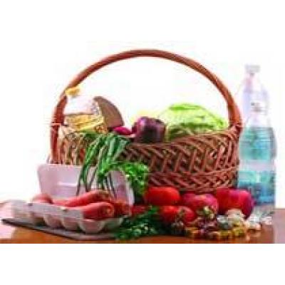 Ввоз продуктов питания в Россию снизился почти на четверть