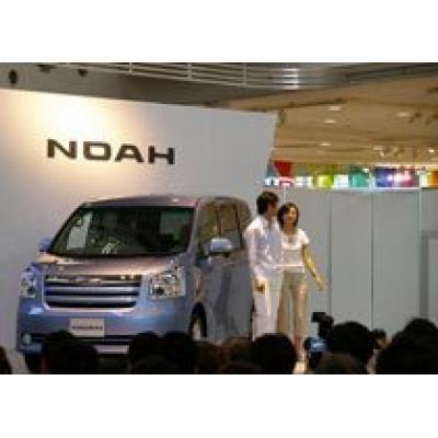 Toyota представила новые поколения Toyota Noah и Toyota Voxy