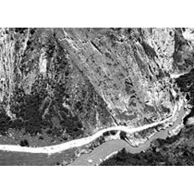 Транскавказская магистраль перекрыта из-за камнепада