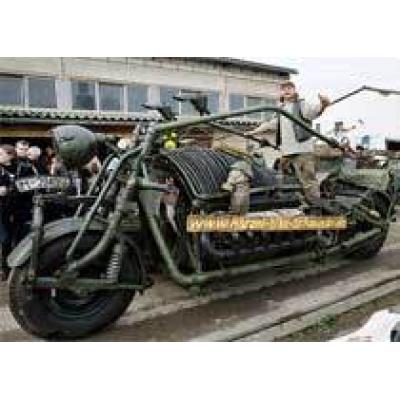 Советский танк стал немецким мотоциклом