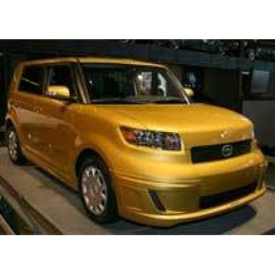 Toyota представила золотой Scion xB