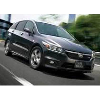 Honda Civic Hybrid уходит в тень новичка