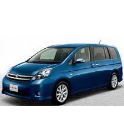 Toyota начала продажи специального выпуска автомобиля Isis Platana