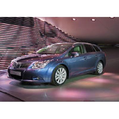 Toyota показала Avensis 3 с тремя новыми моторами
