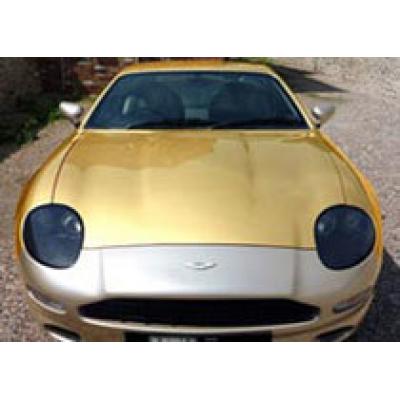 Компания Alchemist создала полностью золотой Aston Martin DB7 с бриллиантами