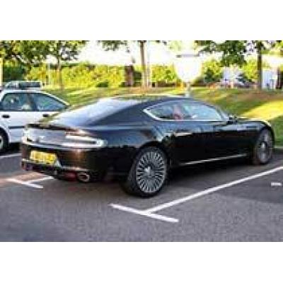 Серийный Aston Martin Rapide засняли без камуфляжа