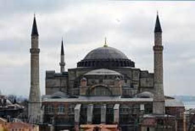 Главную достопримечательность Стамбула перекрасят