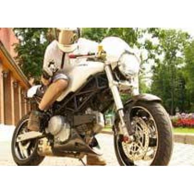 Ducati Monster ну очень ограниченной серии...