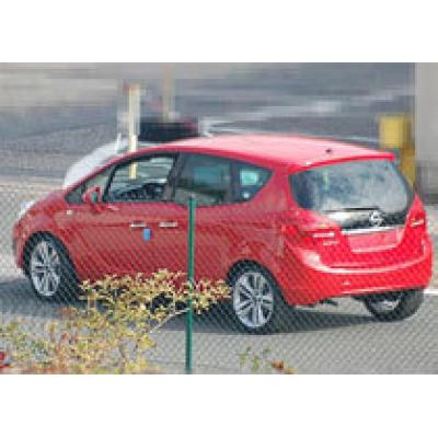 Новый Opel Meriva сфотографировали без камуфляжа