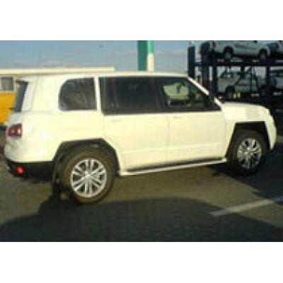 Шпионские фотографии Nissan Patrol 2010 года с минимальным камуфляжем