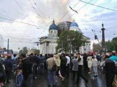 В Санкт-Петербурге загорелся Троицкий собор