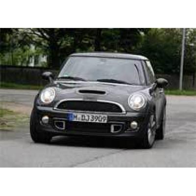 Обновленный MINI Cooper сфотографировали без камуфляжа