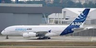 Испытательный полёт Airbus A380 был отменён из-за проблем с управлением шасси