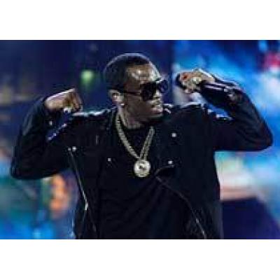 Рэпер P. Diddy, узнав об успехах сына в школе, купил ему Maybach за 390 тысяч долларов, чтобы не забывал про девочек