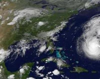 Ураган Флоренс надвигается на Бермудские острова