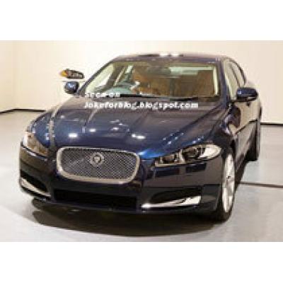 Появилась первая фотография обновленного седана Jaguar XF