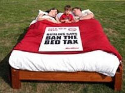 Туристы в Англии протестуют против введения "налога на кровати"