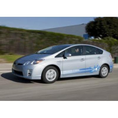 Все гибридные хэтчбеки Toyota Prius будут заряжаться от розетки