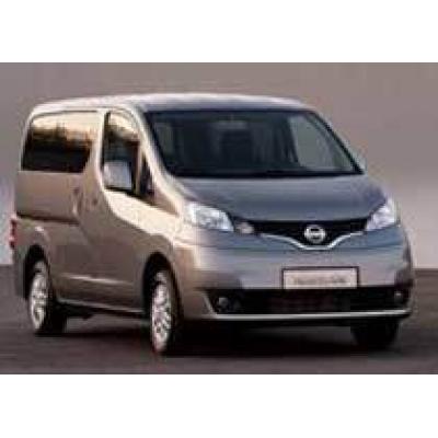 Nissan начинает тестировать электрический NV200
