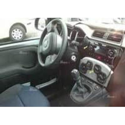 Фоторепортеры изучили салон нового Fiat Panda