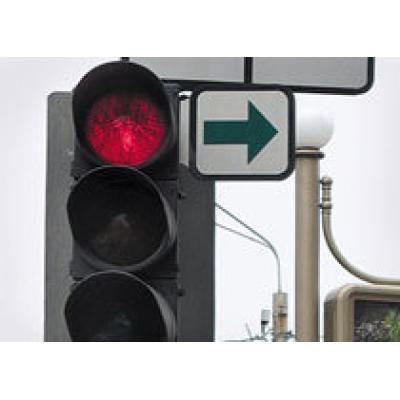 Центр борьбы с пробками предложил разрешить правый поворот на красный свет