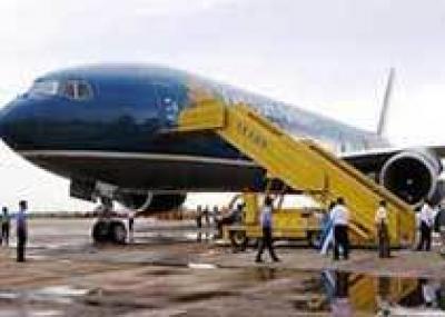 Полёты во Вьетнаме возобновлены, железные дороги очищаются от завалов