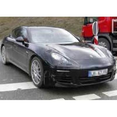 Новая Porsche Panamera засветилась перед камерами