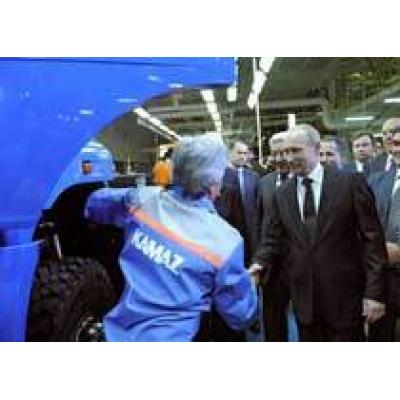 Путин поздравил КАМАЗ с выпуском 2 млн грузовиков