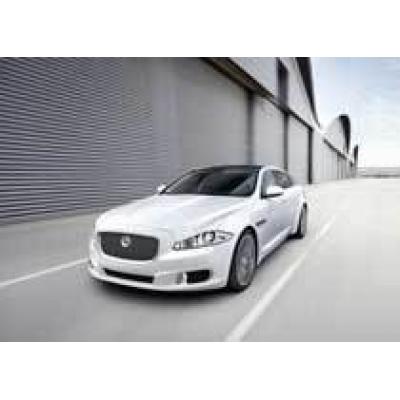 Jaguar представил в Пекине cамый роскошный XJ и два новых мотора