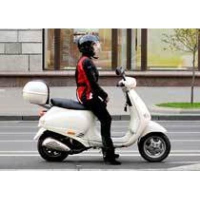 Госдума решила заставить владельцев скутеров сдавать на права