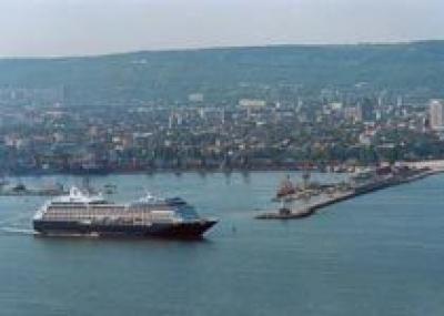 Представители 16 пассажирских лайнеров заявили, что посетят порт Варны в 2007г