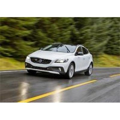 Volvo V40 оснастили моторами с двойным наддувом