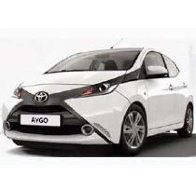 Toyota Aygo показала свое `лицо` последней