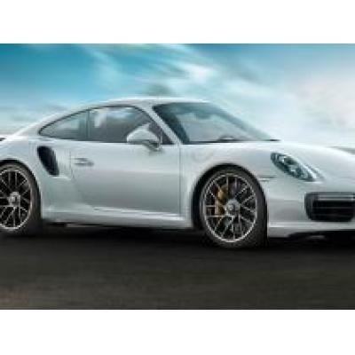Новый Porsche 911 за долю секунды доставит из зимы в лето!