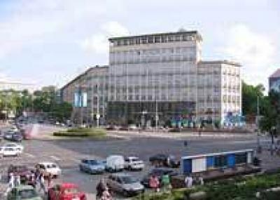 В центре Киева начнет работать экскурсионный электромобиль