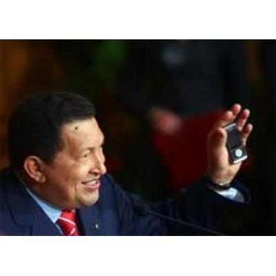Президент Венесуэлы Уго Чавес представил мобильный телефон за $14