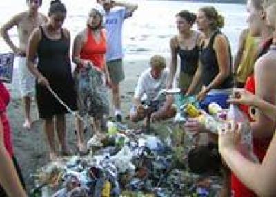 Коста-Рика может отпугнуть туристов мусором