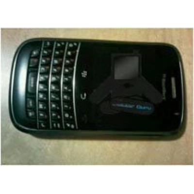 Первые фотографии смартфона BlackBerry Magnum с тачскрином и QWERTY