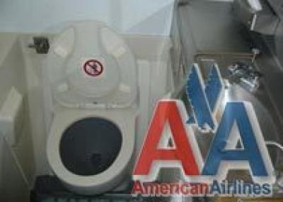 American Airlines разрешит всем пассажирам пользоваться туалетами первого класса